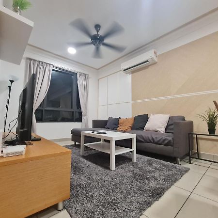 Lovely 3-Bedroom Serviced Apartment @ 사이버자야 외부 사진